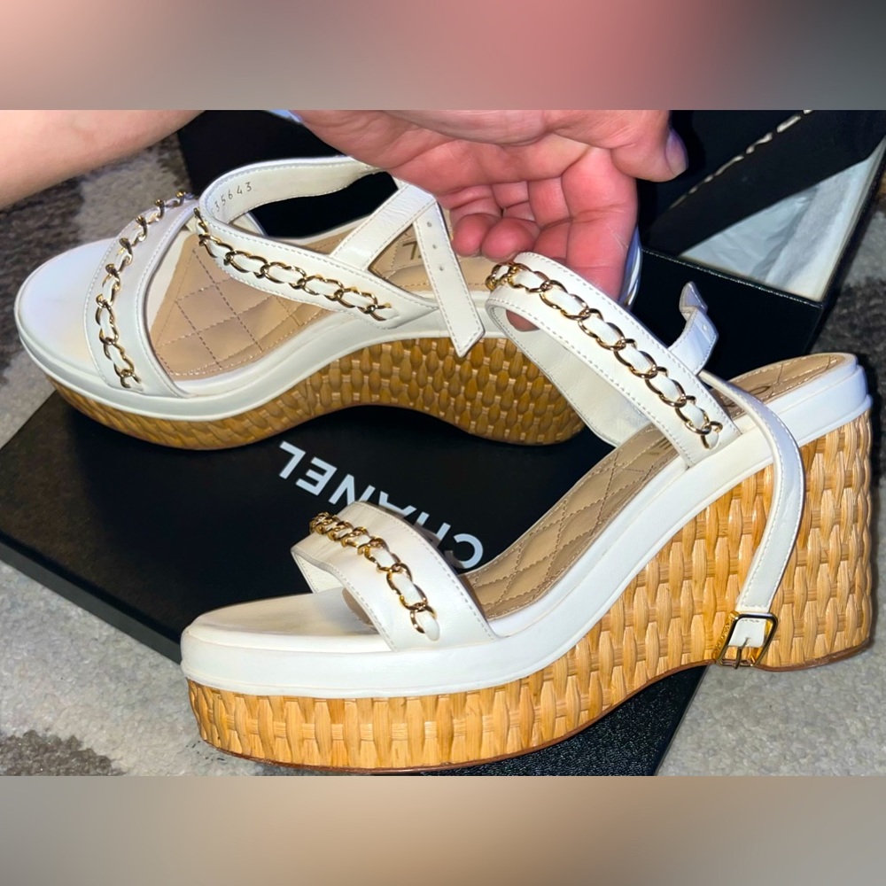 Sexy CHANEL Wedges size 38